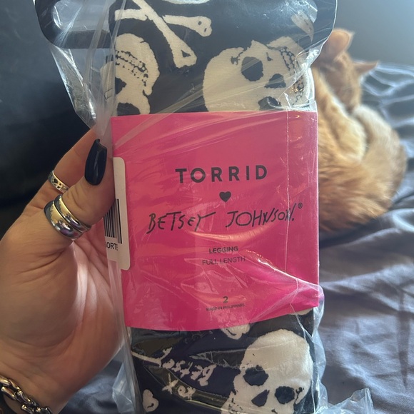 Torrid Betsey Johnson NWT skull leggings - Picture 7 of 7